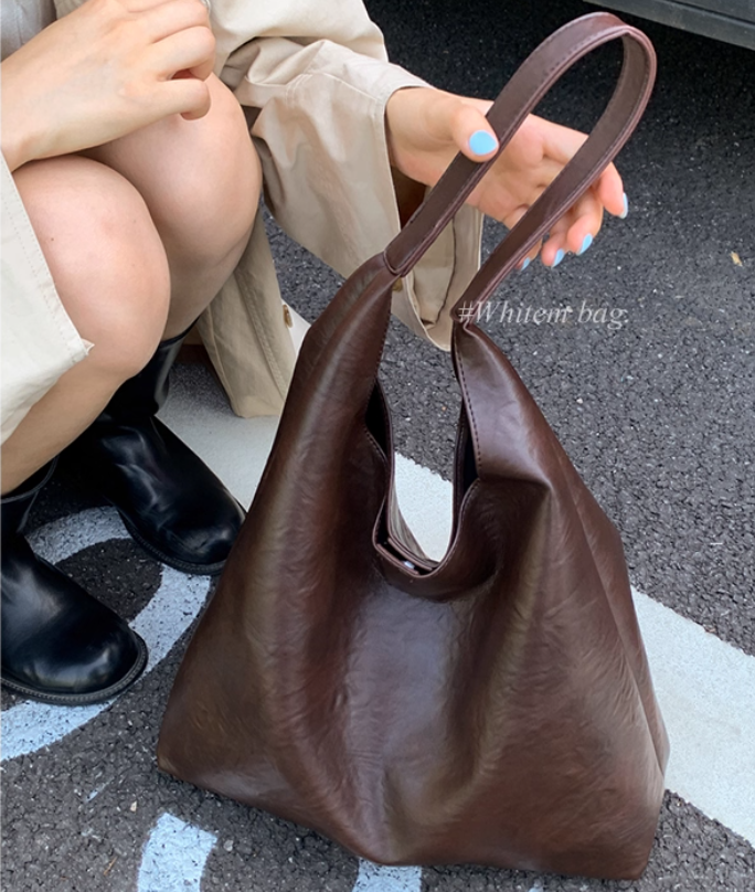 [$39.99] Large capacity retro underarm bag